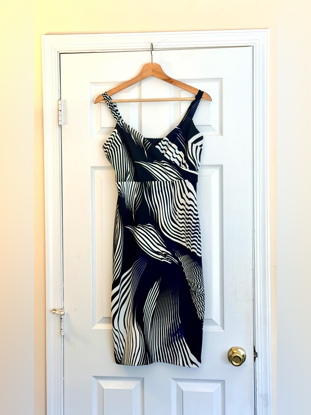 Express Black & White Abstract Stripe Sleeveless Dress Size 8